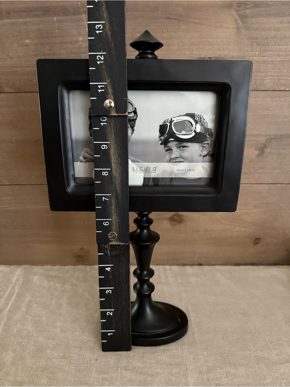 Black Wood 4x6 Pedestal Photo Frame - Picture 5 of 5